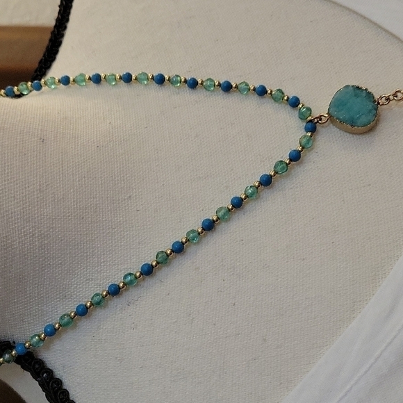 Handmade Howlite Beaded Rhinestone Peacock Feather Pendant Castlecore Necklace - Picture 4 of 8